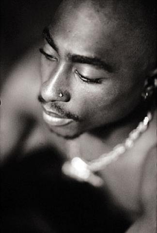 2pac.Nuo atstumtojo iki legendos (HipHop.lt 2006)