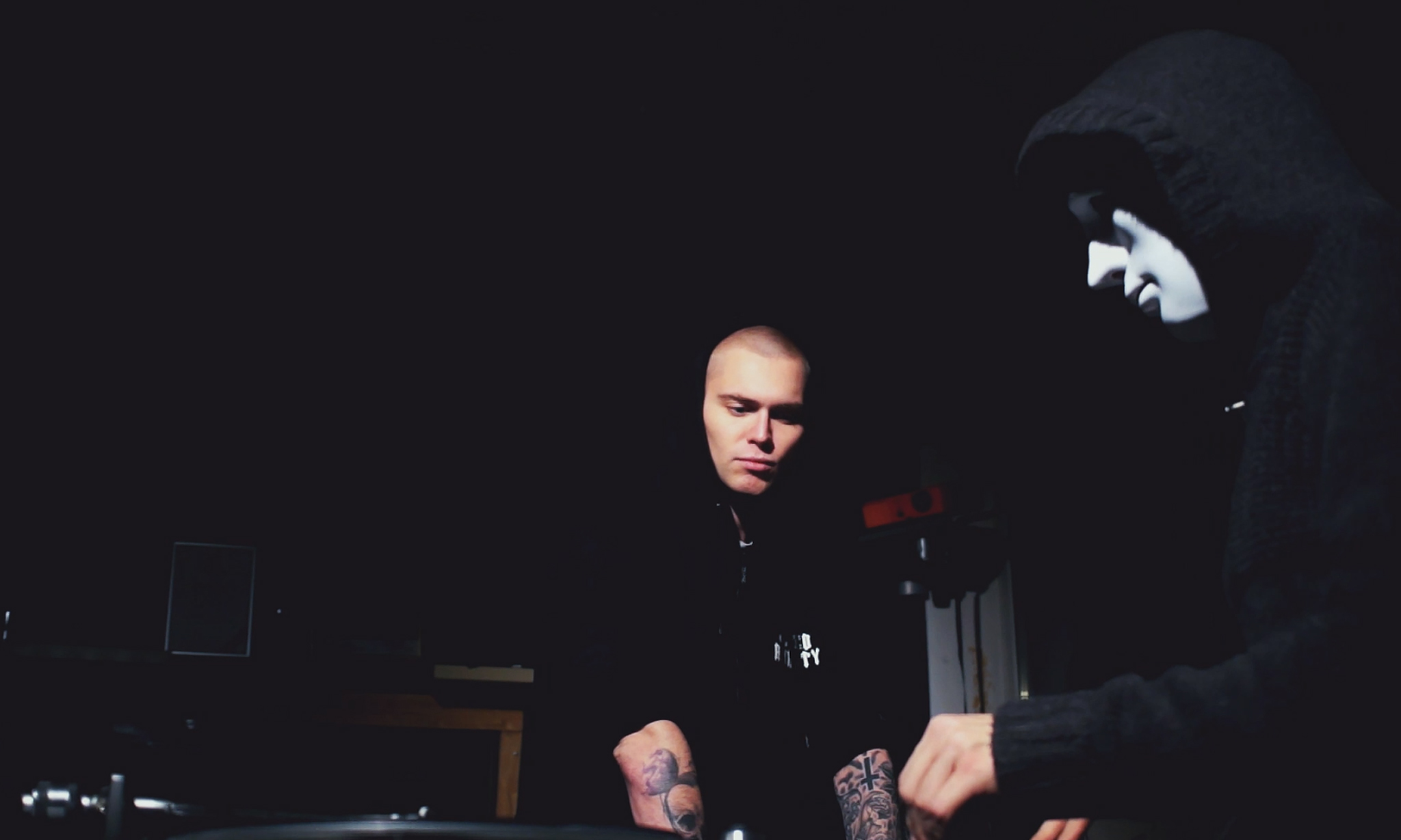 Segreto. Naujiena su vienu veidu ir dviem galvom (Mad Money + DJ)