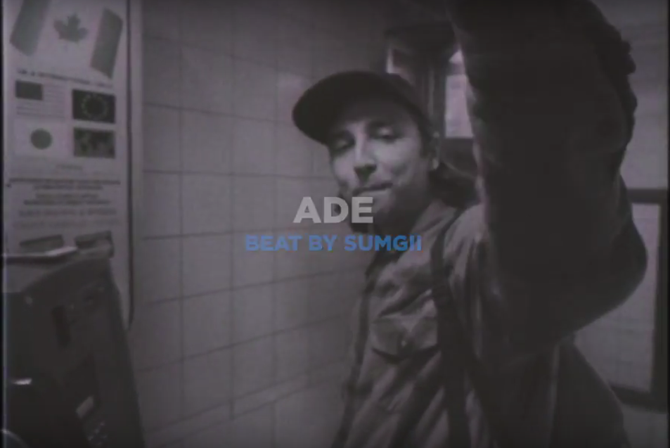 Ade perduoda linkėjimus savu stiliumi