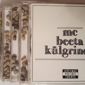 Į tamsą klampinantis albumas, kuris praturtina [Beeta, Kūlgrinda, 2017, apžvalga]