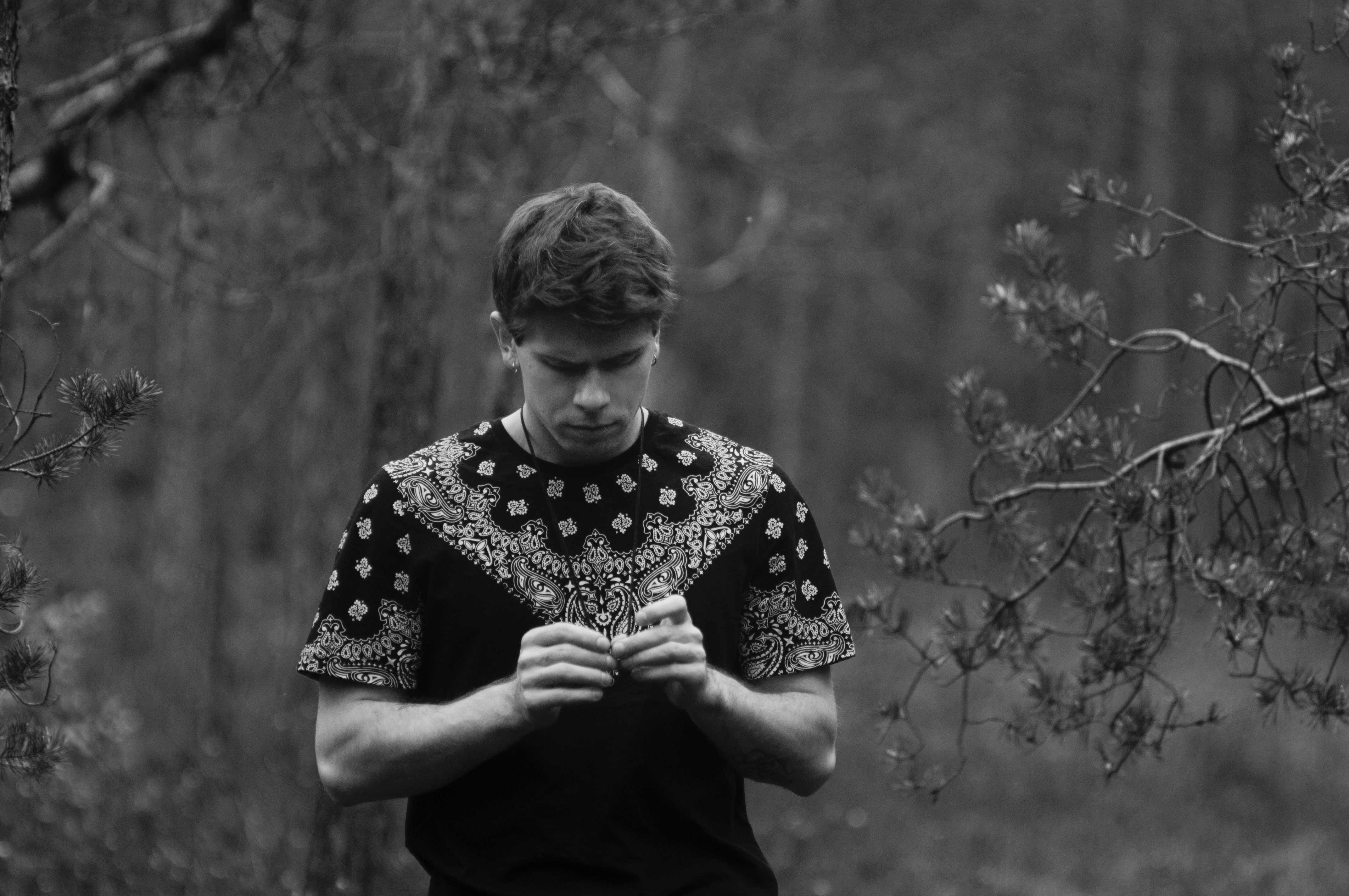 Nevera pristato minialbumą: „kalbu apie nerimą, kuris supa mus visus“